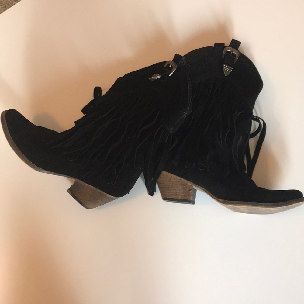 Fringe boots